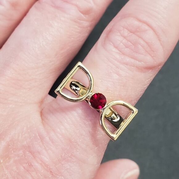 Gold tone red rhinestone bow ring - Picture 2 of 8